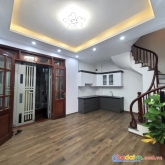 Cần bán gấp nhà ngõ 168 kim giang, 32 m2 x 5t, mt 6m, 20m ô tô tránh, chỉ 3 tỷ 7