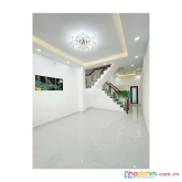 Hẻm 521 cách mạng tháng 8. dt: 4 x11m. 3 lầu. 7.1  tỷ tl