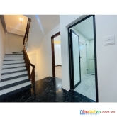 Gara ô tô - lô góc - vài bước ra phố - gần cầu chương dương - nhà mới đẹp đón tết