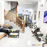 Bán nhà hoàng quốc việt - ô tô đỗ cổng - trước nhà thoáng sáng - 47m - mặt tiền rộng 6.6m - chỉ