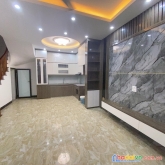 Nhà đường nguyễn chính dt 30m2 x 5 tầng x mt 5m giá chỉ 3,08 tỷ