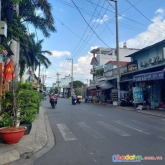 Nhà bình tân, 3 tầng, 4pn, hẻm xe hơi, sát mặt tiền, giá rẻ bất ngờ.