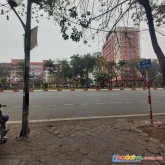 Bán 650m2 mặt phố hoàng quốc việt nghĩa tân cầu giấy nhỉnh 300 triêu/m2.