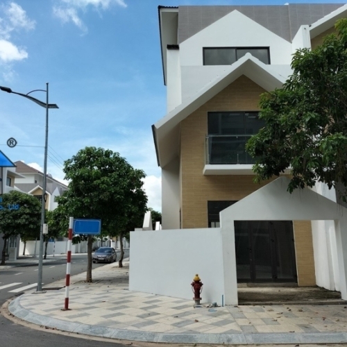 Bán căn gốc 2 mặt tiền barya citi long toàn b725