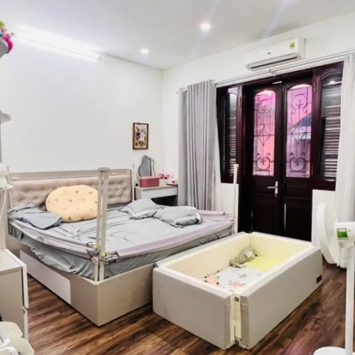 Bán nhà trần quốc hoàn. cầu giấy. ô tô. vỉa hè. dt 54m2. mt 5m. 4 tầng. giá 21,5 tỷ.