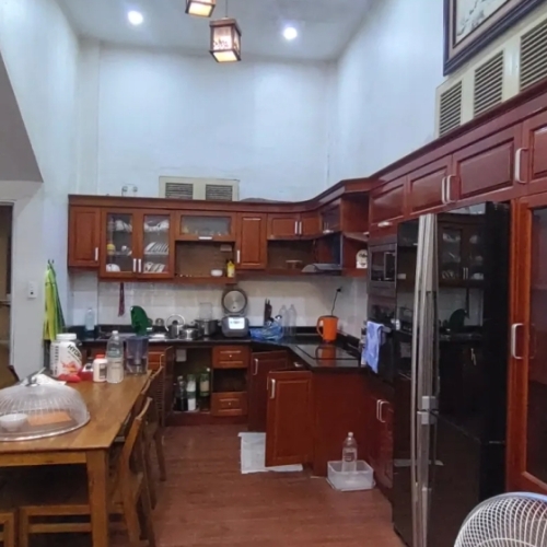 Bán nhà đường láng. đống đa. dt 100m2. mt 4,9m. 3 tầng. giá 15,7 tỷ.