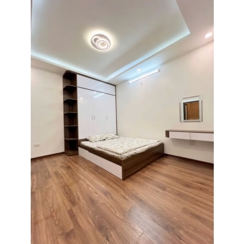 Bán nhà trần thái tông. cầu giấy. dt 30m2. mt 6,7m. 5 tầng. giá 7,8 tỷ. 