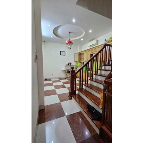 Bán nhà trần quốc hoàn. cầu giấy. lô góc. ô tô. dt 42m2. mt 3,8m. 5 tầng. giá 21,4 tỷ.