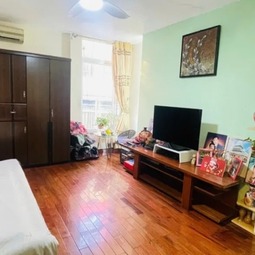 Bán nhà thông phong. đống đa. lô góc. ô tô. dt 52m2. mt 5,7m. 5 tầng. giá 32,3 tỷ.