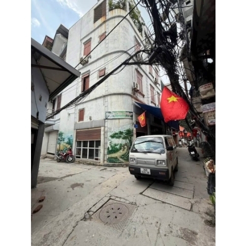 Nhà phân lô đường cầu giấy - lô góc 2 mặt ngõ - vf3 đỗ cửa - ngõ thông - 36m2x3t - 7.5tỷ
