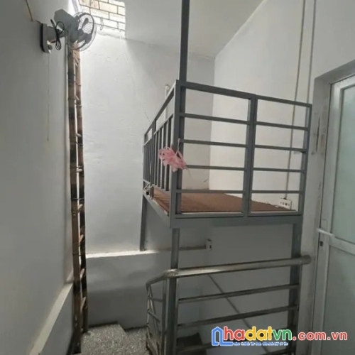 Bán nhà chợ khâm thiên. đống đa. lô góc. dt 28m2. mt 2,9m. 3 tầng. giá 6,16 tỷ.