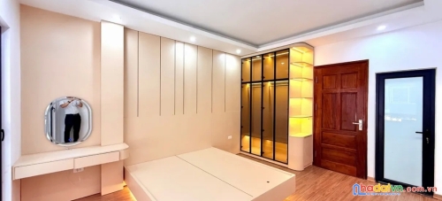 Bán nhà văn chương. đống đa. 6 tầng thang máy. dt 50m2. mt 4m. giá 9,76 tỷ.