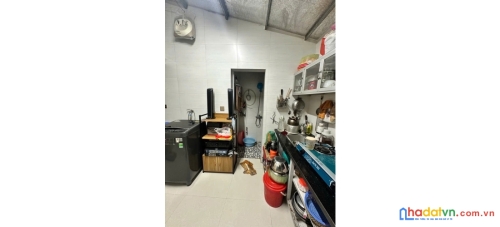 Tập thể tầng 1 ở phố 8/3, phố quỳnh mai cần bán