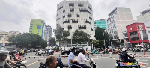 Góc 3mt 92 nguyễn thái học+ 54 trịnh văn cấn, phường bến thành, quận 1
