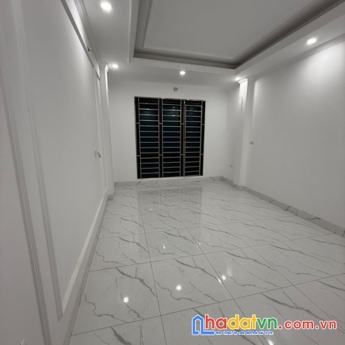 Bán nhà mặt phố kim giang. hoàng mai. thang máy. lô góc. ô tô. vỉa hè. dt 43m2. giá 19.4 tỷ