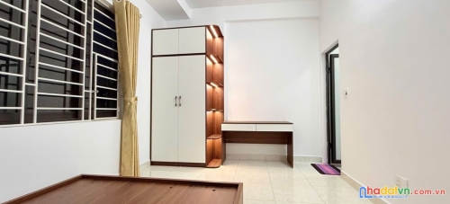 Bán nhà võ chí công. cầu giấy. dt 30m2. mt 5.5m. 5 tầng. giá 8.2 tỷ