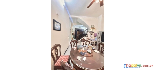 Bán nhà đê la thành. ba đình. dt 50m2. mt 4.2m. 5 tầng. giá 11.7 tỷ