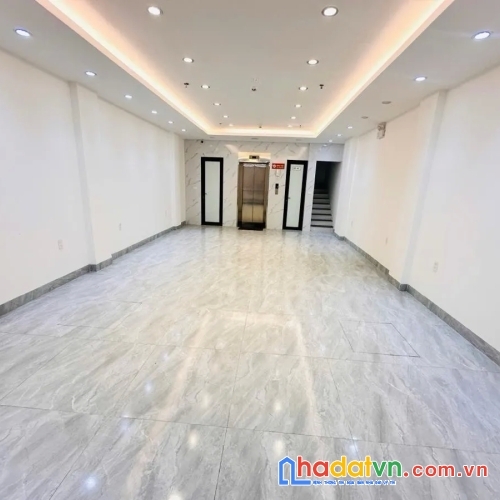 Bán nhà kim giang. hoàng mai. 7 tầng thang máy. ô tô. dt 65m2. mt 5.2m. giá 22.4 tỷ.