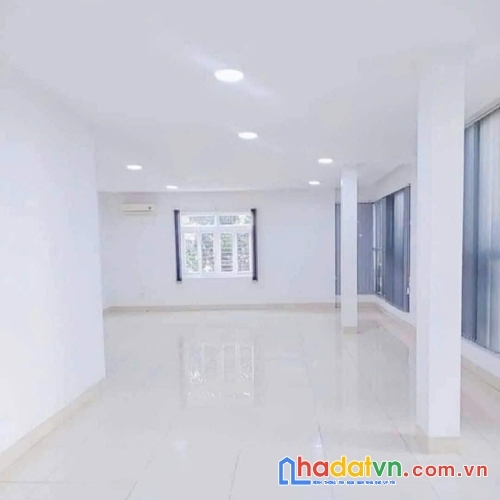 Cho thuê tòa nhà vp vừa ở vừa cho thuê lô góc 120m2 trâu quỳ/gia lâm 5 tầng đường 22m