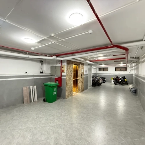 Bán nhà chùa láng. đống đa. 10 tầng thang máy. ô tô. dt 102m2. mt 5.5m. giá 53.6 tỷ