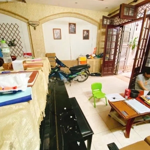 Bán nhà đường cầu giấy. cầu giấy. dt 85m2. mt 5m. 4 tầng. giá 19.4 tỷ