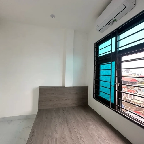 Bán nhà hào nam. đống đa. 8 tầng thang máy. dt 70m2. mt 5.8m. giá 24.4 tỷ.