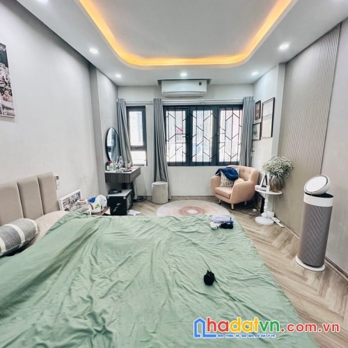 Bán nhà tân mai. hoàng mai. 5 tầng thang máy. ô tô. dt 74m2. mt 3.7m. giá 22.4 tỷ.