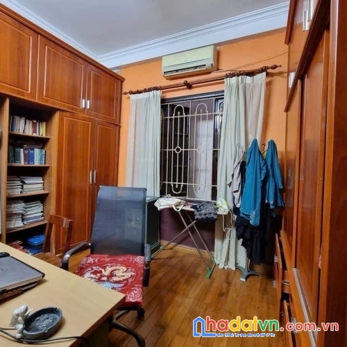 Bán nhà trần quốc hoàn. cầu giấy. ô tô. vỉa hè. dt 50m2. mt 4.2m. 6 tầng. giá 21.9 tỷ.