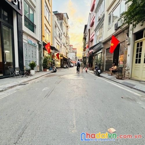 Bán nhà phố bạch mai, hai bà trưng 36m, 4 tầng, mt 4.5m. giá: 15.2 tỷ. lh: 0937158386