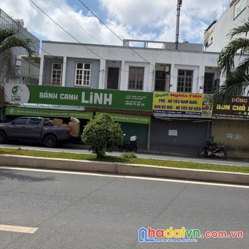 Bán nhà mt đường phú thuận , q7. dt 18x10m 1 lầu . hiện tại xây 4 căn , vị trí vàng kdbb.