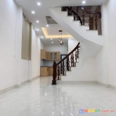 Gia đình cần bán nhà xuân la, 3 thoáng, thông, 5pn, giá chào 4.77 tỷ.