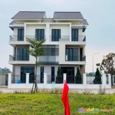 Bán biệt thự riverside nằm ngay cổng chính vào khu đối diện công viên