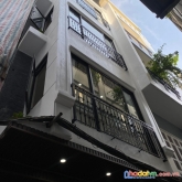 Hồng mai- trung tâm hai bà-cạnh phố- ô tô đỗ cửa