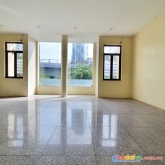 Bán nhà mặt phố nghi tàm. kinh doanh sầm uât. view hồ tây. dt 105m. 25 tỷ