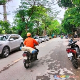 Bán nhà mặt phố nguyễn đình hoàn. thang máy. mặt tiền rộng. kinh doanh đỉnh. 18.3 tỷ