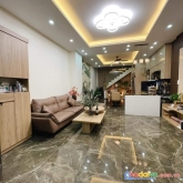 Bán nhà cầu giấy 55m2  5t-giá 5.1 tỷ-ba gác tránh-30m ra phố-an ninh tốt