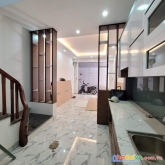 Bán nhà hoàng quốc việt - nhà mới tinh - gần phố - 20m ra ngõ ô tô - khu vực gần các trường đh lớn.