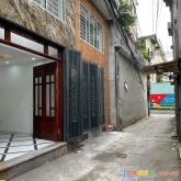Bán nhà cầu giấy 50m2-giá 4.8 tỷ-ngõ ba gác tránh-cách phố 30m-3 mặt thoáng