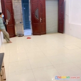 Ô tô đỗ cửa trần khát châ n hai bà trưng hơn 6 tỷ