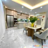 Chính chủ cần bán nhà 7 tầng  cách mặt phố trần thái tông 10m. diện tích 50m 11 tỷ tặng nội thất