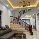 Bán nhà thạch bàn 65m2 3t giá 5.5 tỷ. ô tô vào nhà, gần cầu vĩnh tuy, trần hưng đạo.