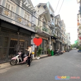 Nhà lê thị riêng 50m2 hẻm siêu to 8m, kế bên khu vip song minh residence